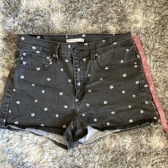 Levi Daisy Denim Shorts - Picture 3 of 7